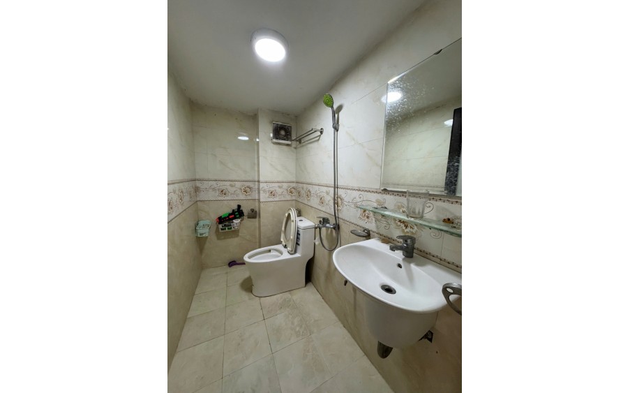 Cho thuê nhà nguyên căn phố Lương khánh Thiện, 45m x5 Tầng 5 ngủ, 15 Triệu